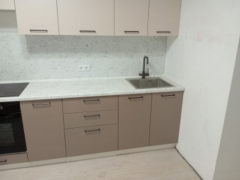 Кухонный гарнитур высокий Латте 3000 мм, Стол. 38 мм в Артёмовском - artyomovskij.mebel-e96.ru