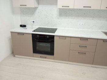 Кухонный гарнитур высокий Латте 3000 мм, Стол. 26 мм в Артёмовском - artyomovskij.mebel-e96.ru